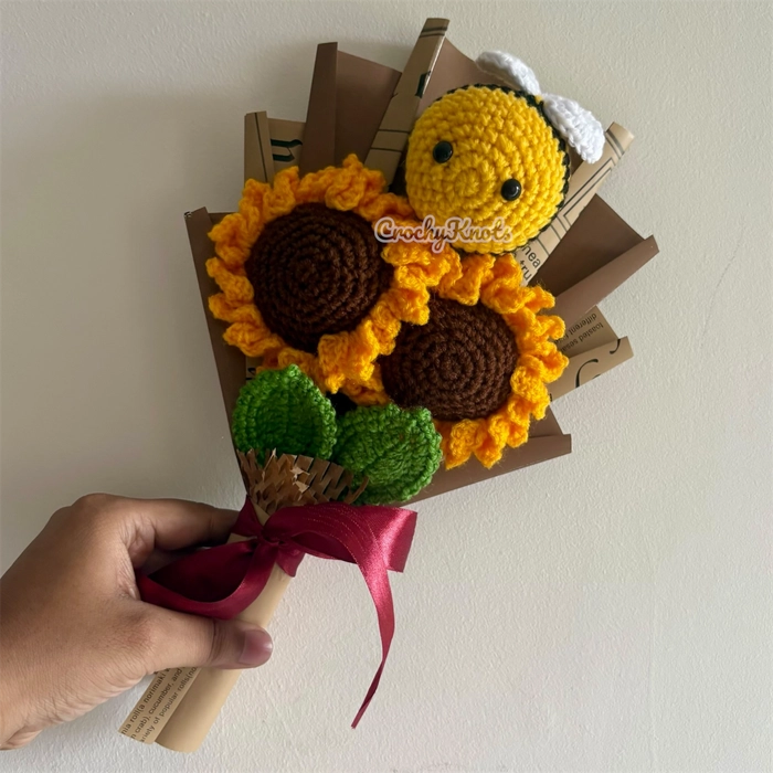 Sunny Bee Delight | Bee & sunflowers bouquet