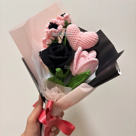 Blush & Noir Heart Bouquet | Black Rose | Pink