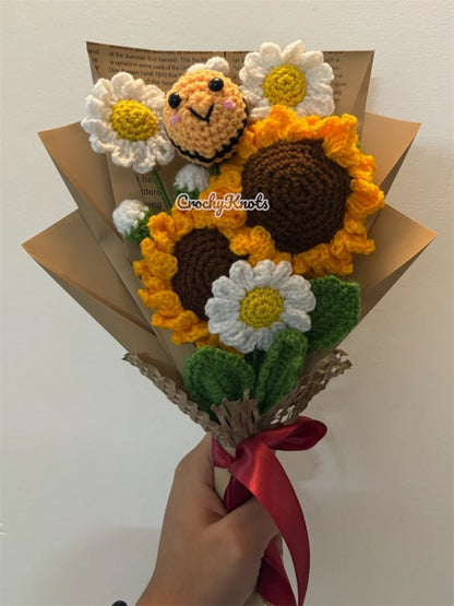 Crochet Bee Bright Bouquet | Bee stick, sunflowers and daisies