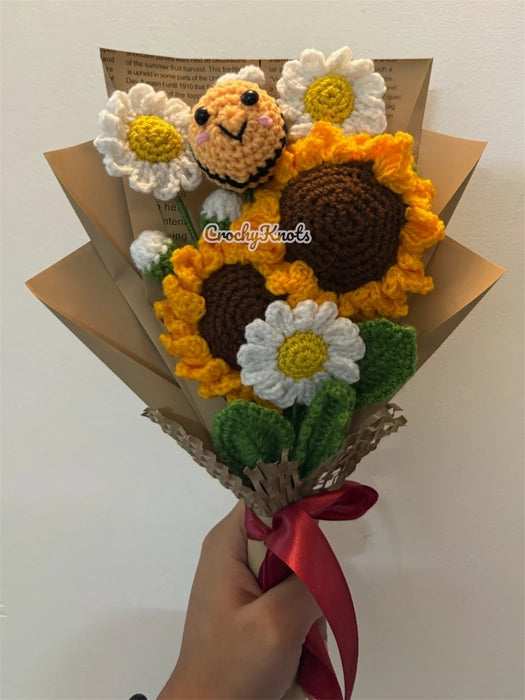 Crochet Bee Bright Bouquet | Bee stick, sunflowers and daisies